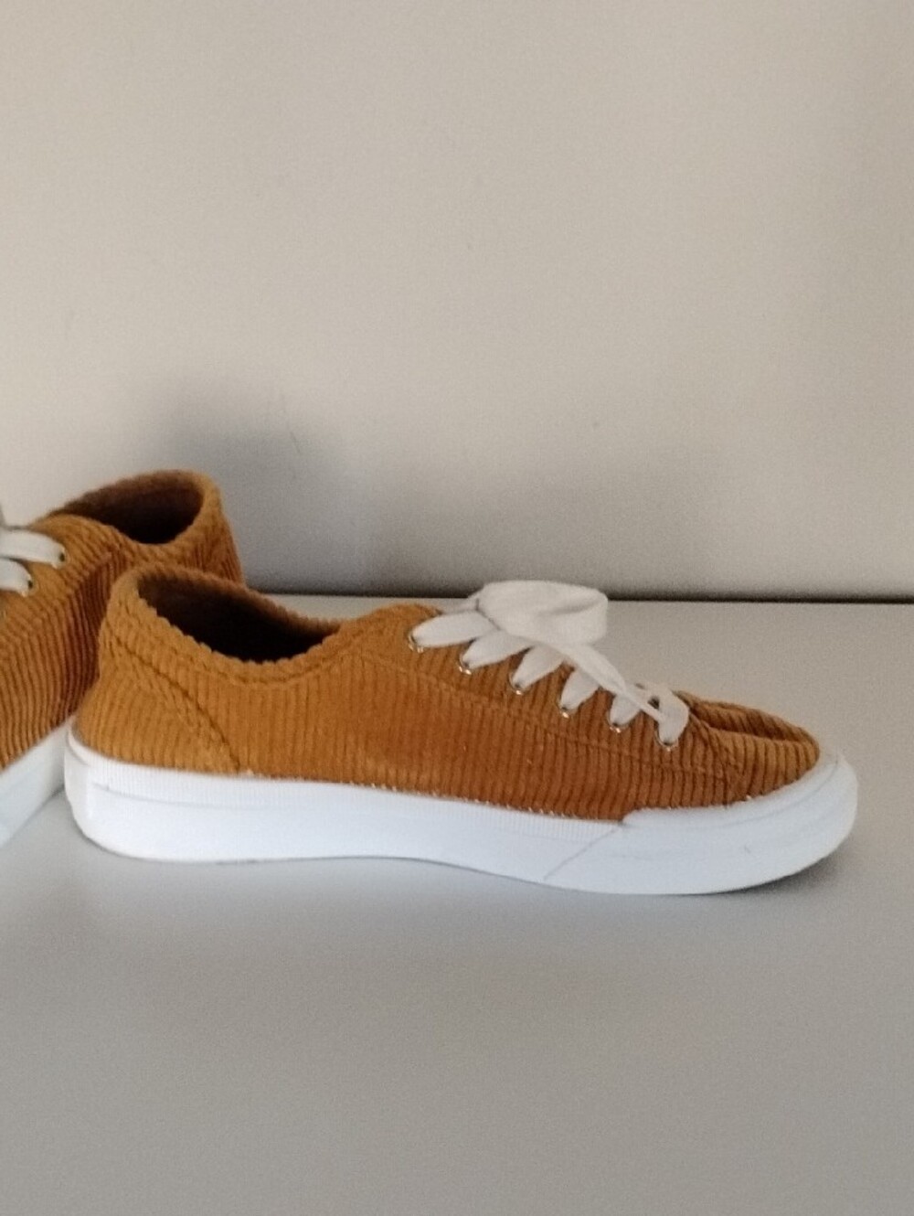 Roxy Women's Size 8.5 Corduroy Sneakers in Tan with White Laces - Picture 7 of 16